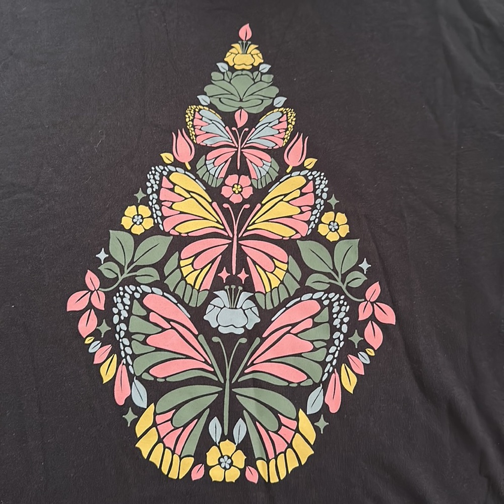 Volcolm small with tags juniors love butterfly boyfriend T-shirt. - Picture 3 of 6